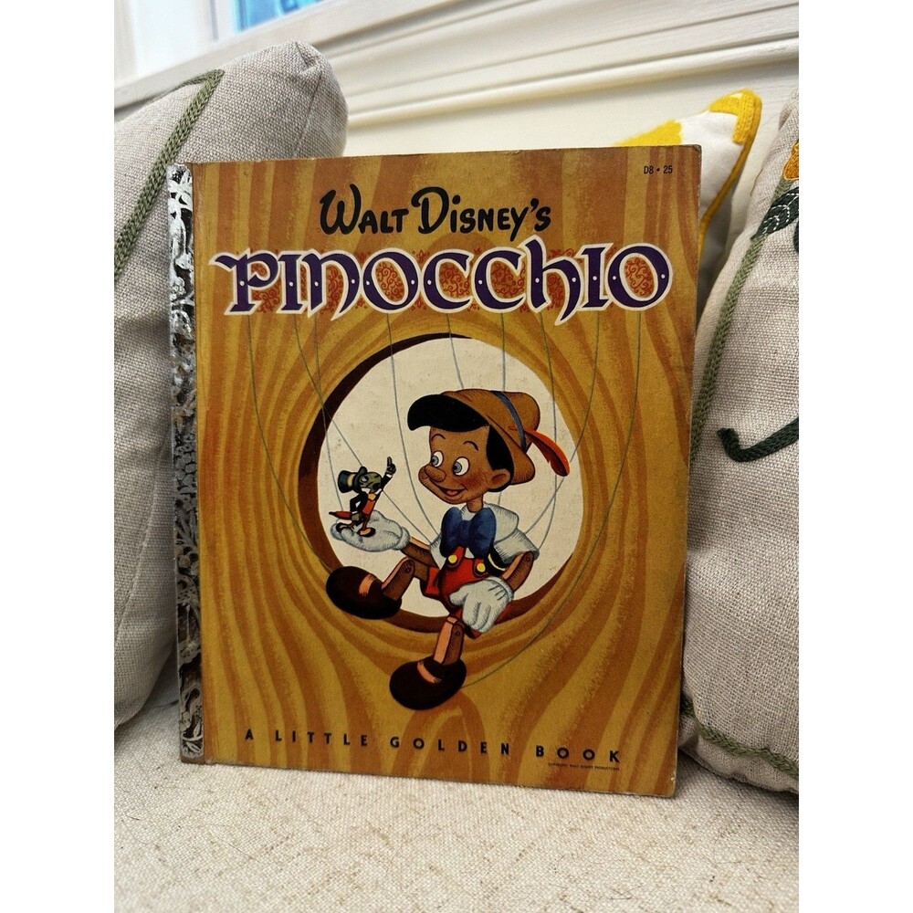 Vintage Classic 1948 "Walt Disney's Pinocchio" Little Golden Book D8 Wood Grain